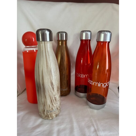 S'well bottle lot with plastic Bloomingdales bottles total of 5 - Picture 1 of 4